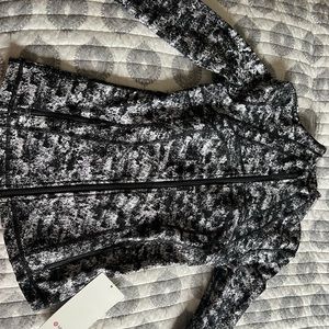 New lululemon Define Jacket! Was a markdown, and never worn. Size 4